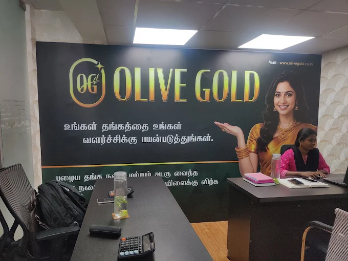 Certified senior appraiser at Olive Gold customer consultation desk